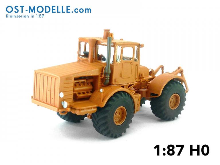 Traktor Kirovets K700 gelborange ohne Motorverkleidung